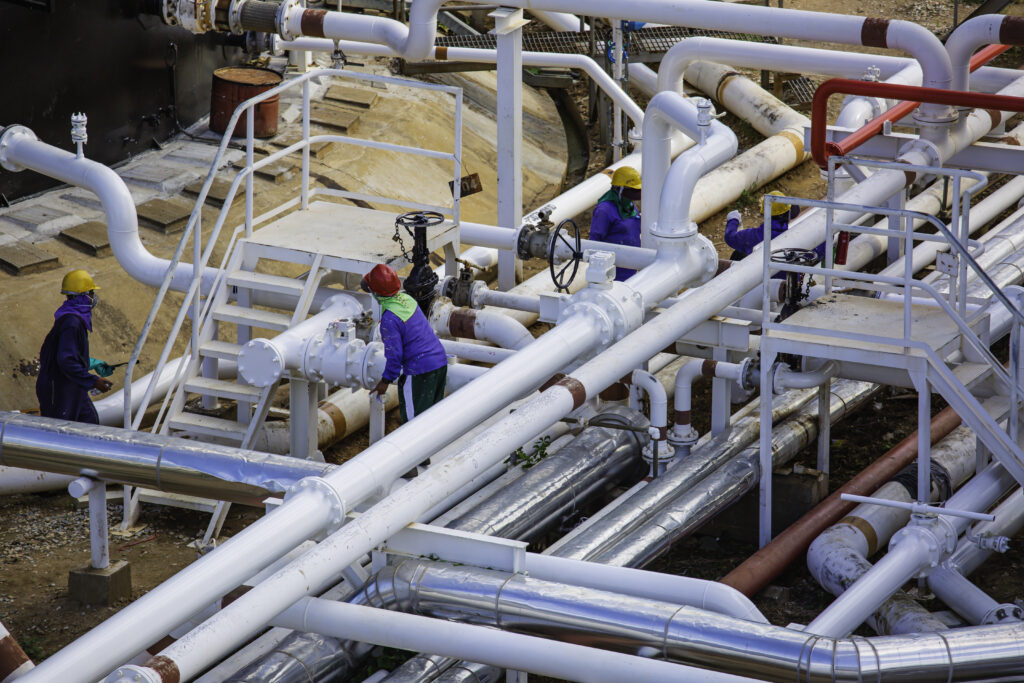 Oil and gas processing plant with pipe line